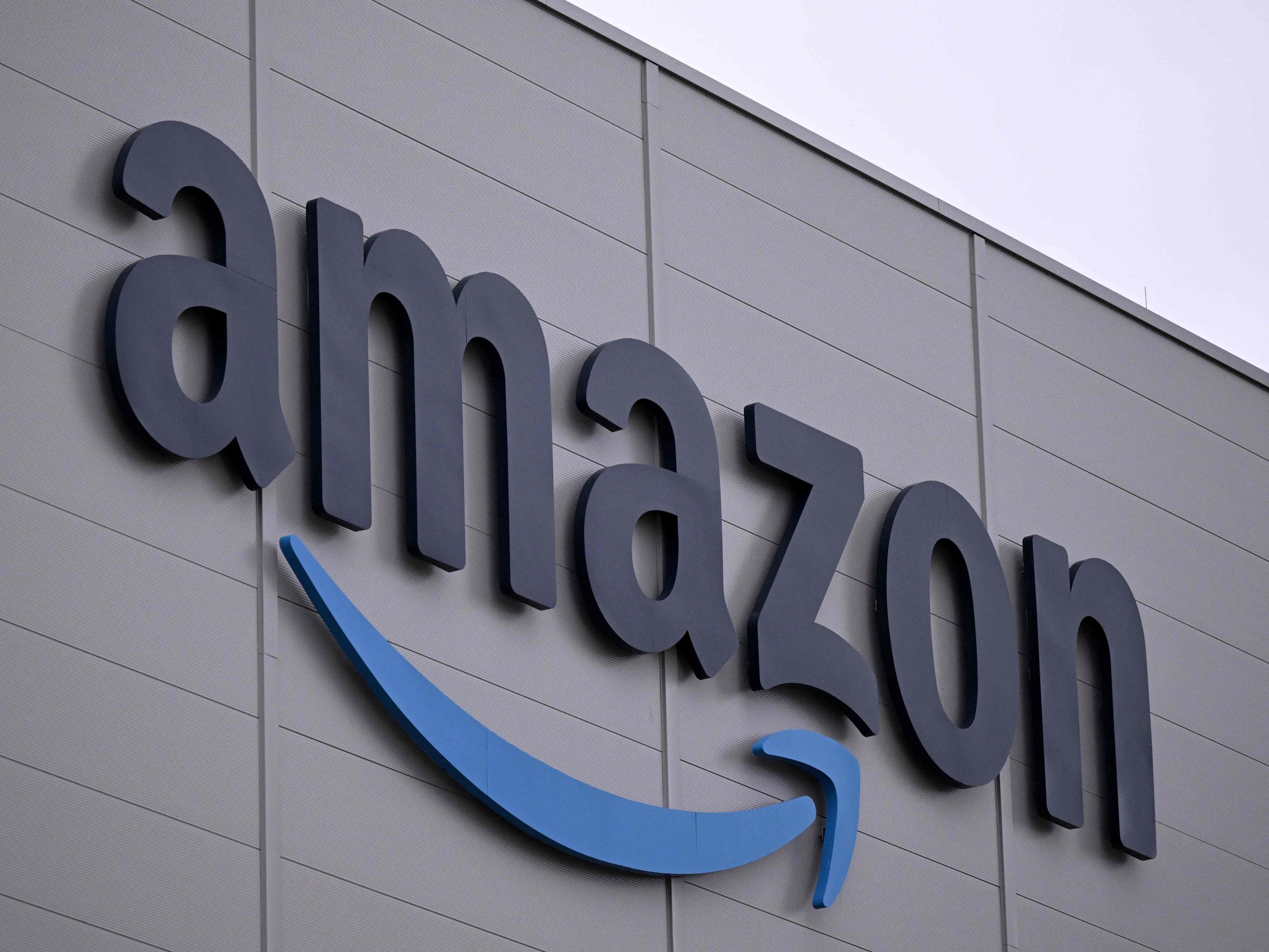 Amazon streicht rund 14.000 Bürojobs.