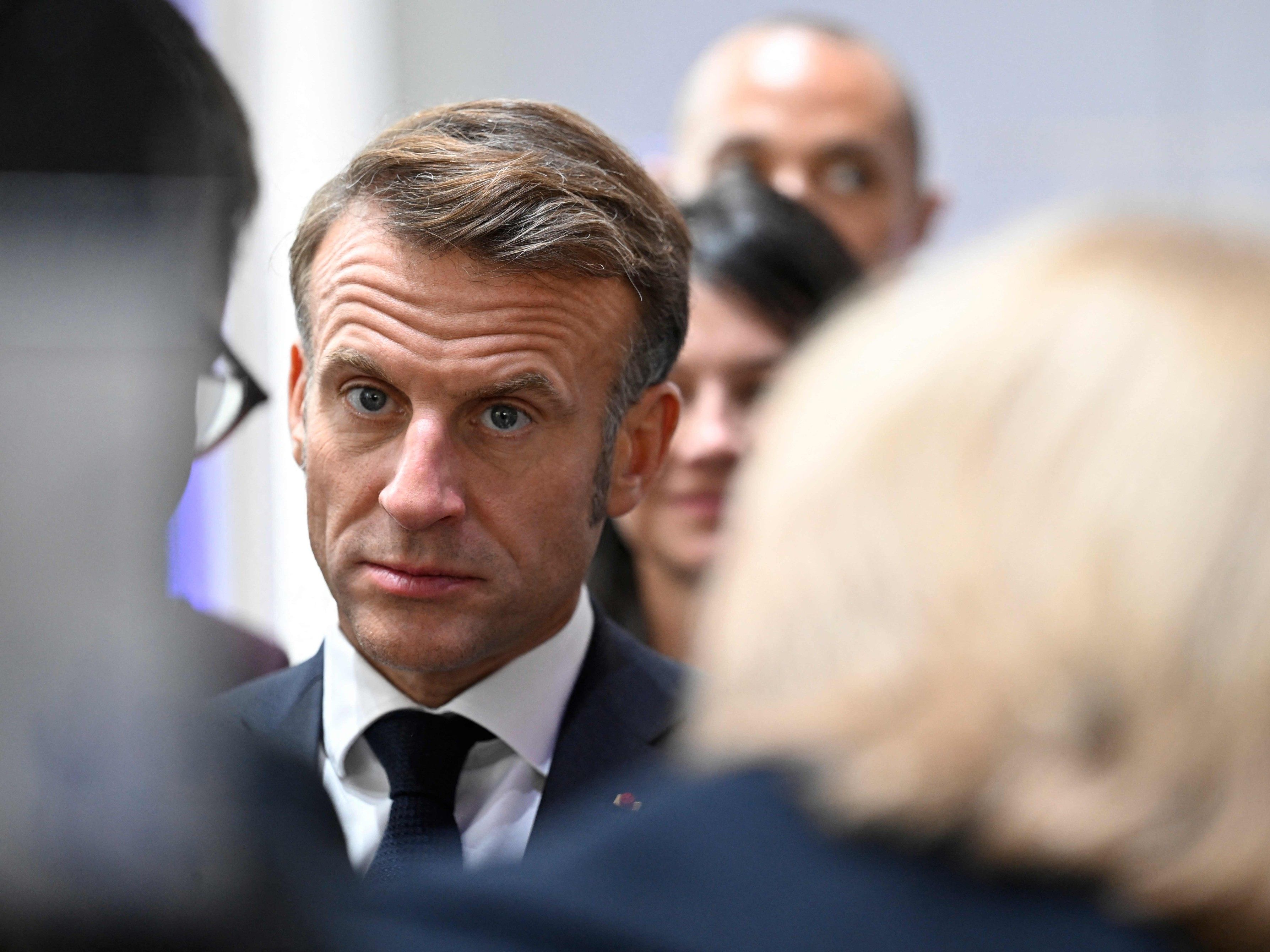 Frankreichs Präsident Emmanuel Macron soll nach dem Treffen bekannt geben, wer neuer Regierungschef wird. Frankreichs Präsident Emmanuel Macron soll nach dem Treffen bekannt geben, wer neuer Regierungschef wird.