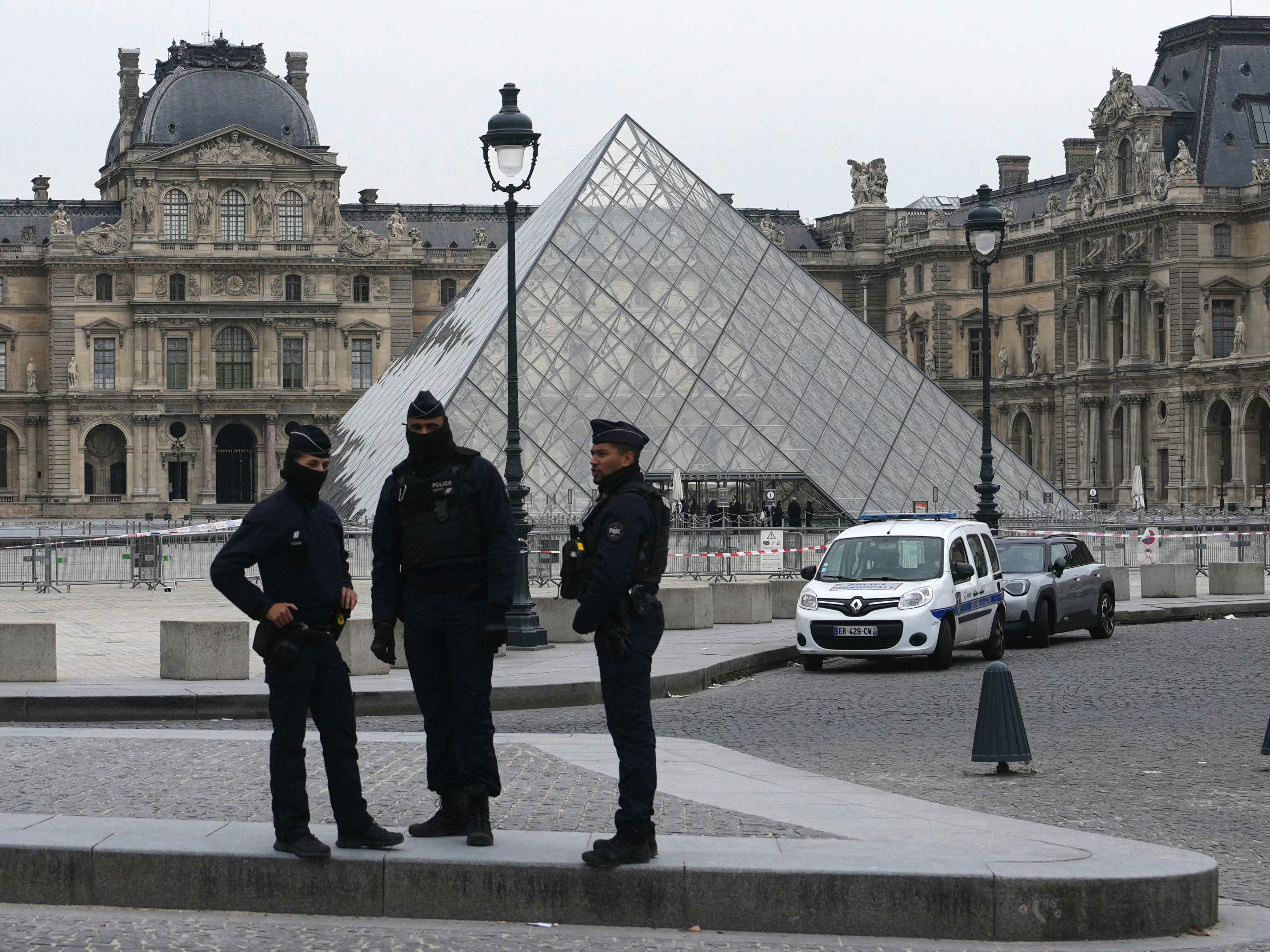 Ein Raubüberfall erschüttert Paris.