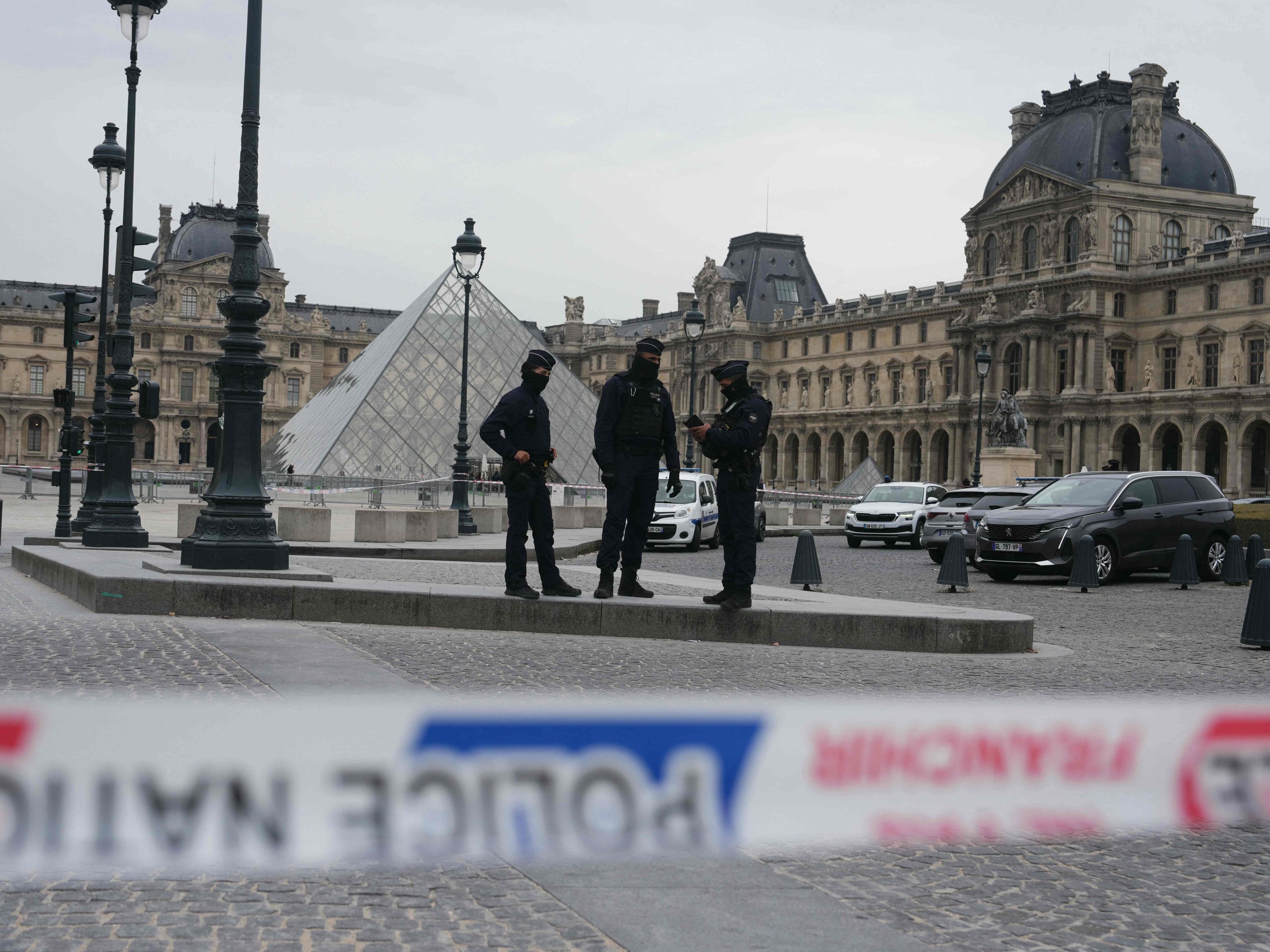 Nach dem Einbruch im Louvre warnt der Museumsbund Österreich vor Kürzungen. Nach dem Einbruch im Louvre warnt der Museumsbund Österreich vor Kürzungen.
