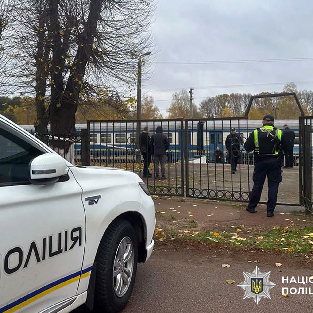 Bei einer schweren Explosion am Bahnhof der nordukrainischen Stadt Owrutsch sind vier Menschen ums Leben gekommen, zwölf weitere wurden verletzt.
