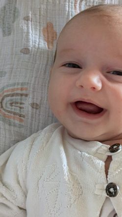 Die gesamte Redaktion von VOL.AT gratuliert herzlich zur Geburt von Clara Maria. Wir wünschen der Familie viele unvergessliche Momente voller Liebe und Freude mit ihrem kleinen Sommerwunder.