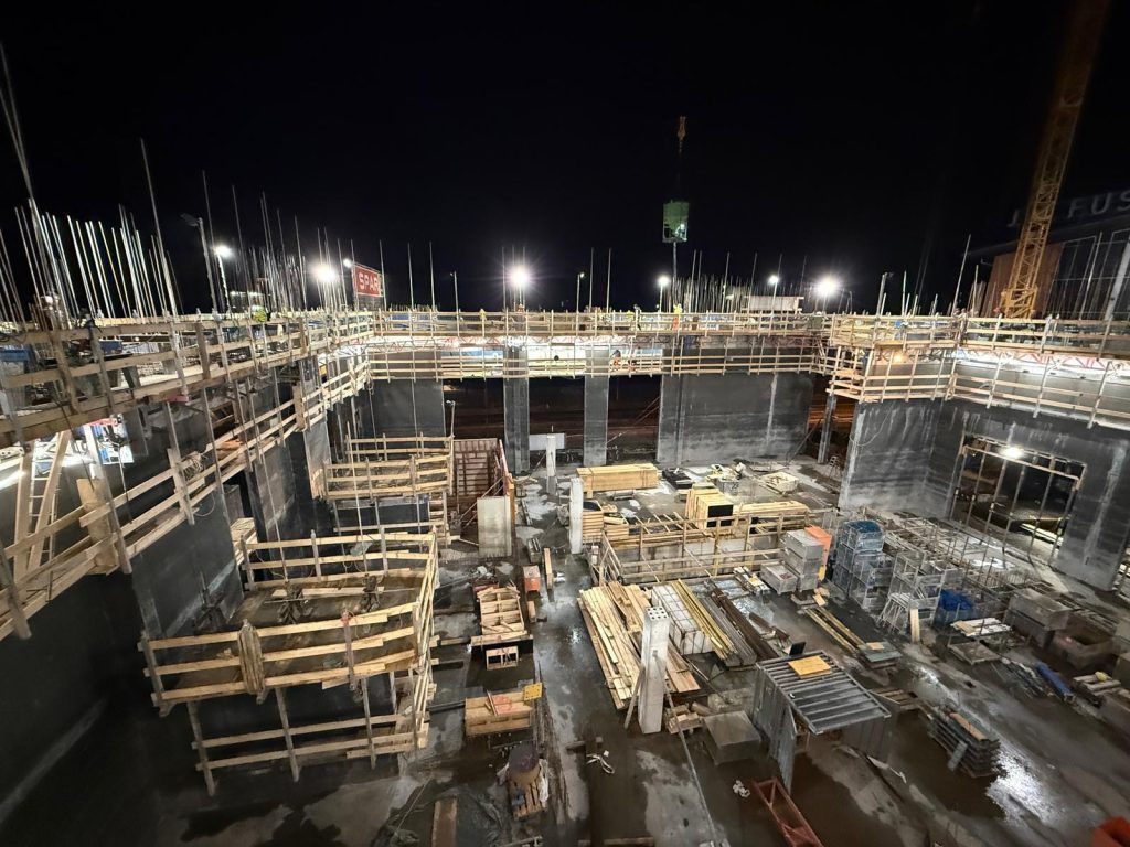 Weltpremiere-in-Dornbirn-Neue-ra-im-umweltfreundlichen-Bau