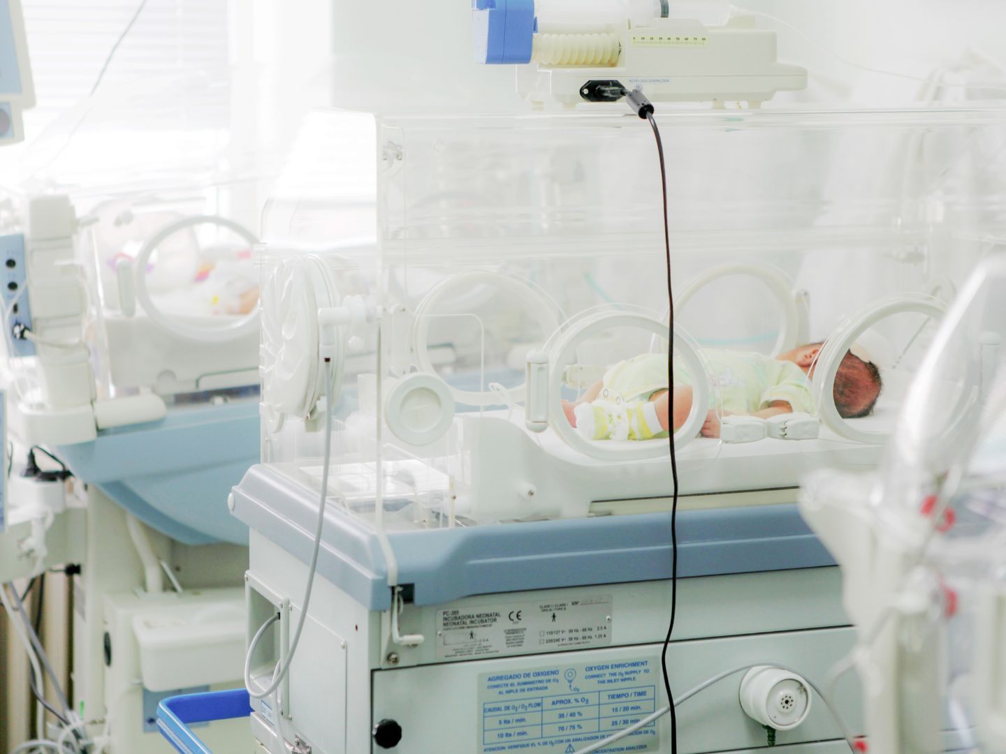 Die Babys kamen 1990 beide als Frühchen zur Welt und wurden anschließend vertauscht. Die Babys kamen 1990 beide als Frühchen zur Welt und wurden anschließend vertauscht.