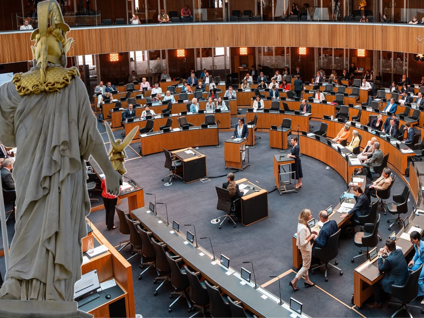 Demokratie-Trend zeigt abwärts: Viele Appelle in Sachen Demokratie an den Nationalrat.
