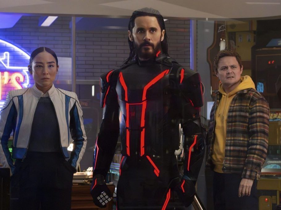 -Tron-Ares-Mastercontrol-in-der-Sinnkrise