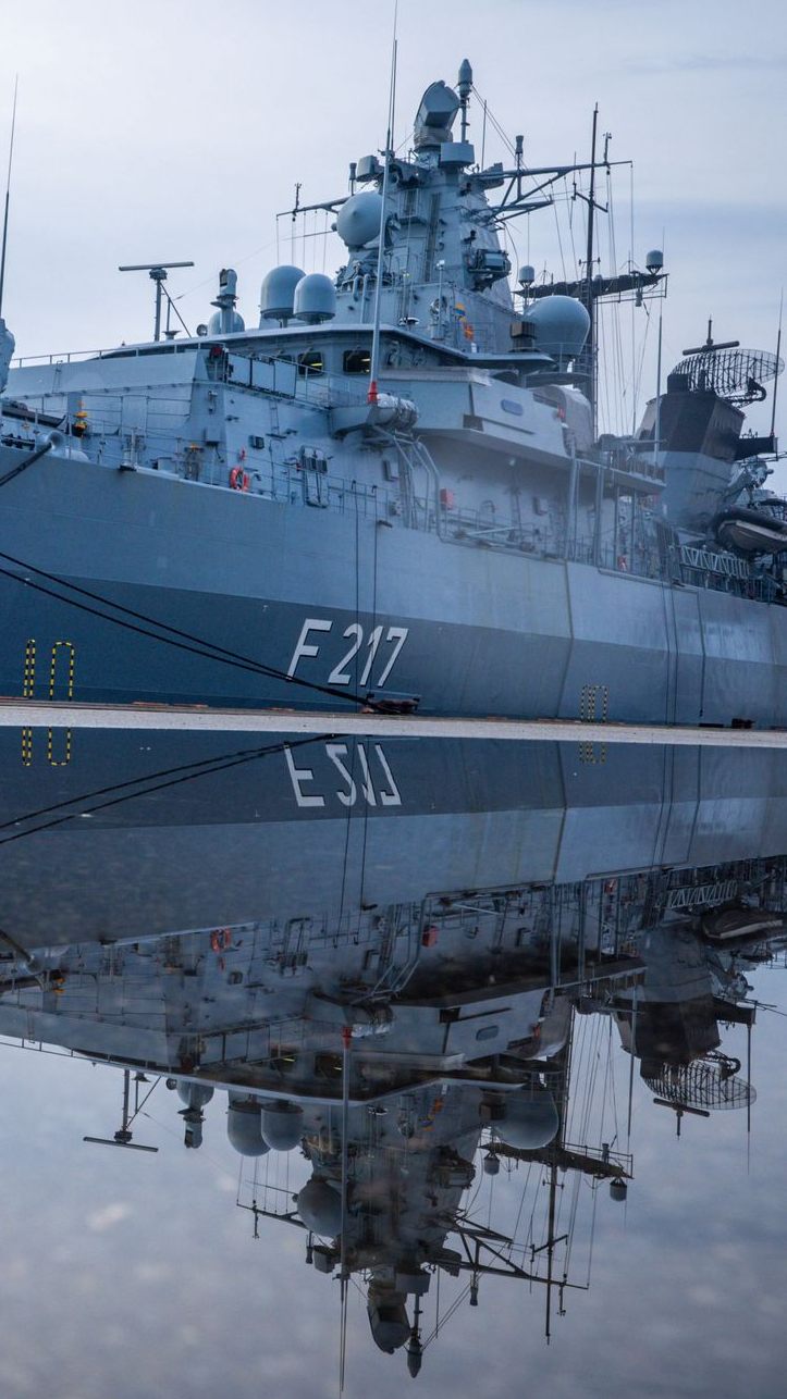 Die NATO (im Bild: die deutsche Fregatte "Bayern") zeigt in der Ostsee vermehrte Präsenz.