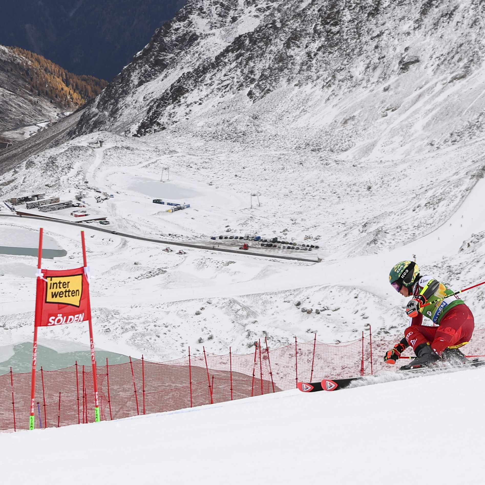 Julia Scheib hat im ersten Durchgang des Ski-Weltcup-Auftakts in Sölden für ein kräftiges Rufzeichen gesorgt.