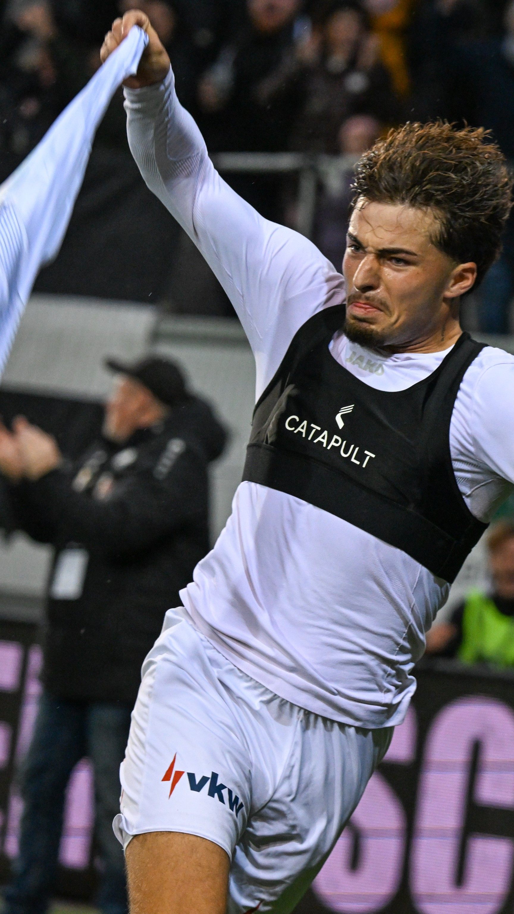 Erkin Yalcin und Anteo Fetahu feiern den späten Ausgleich.