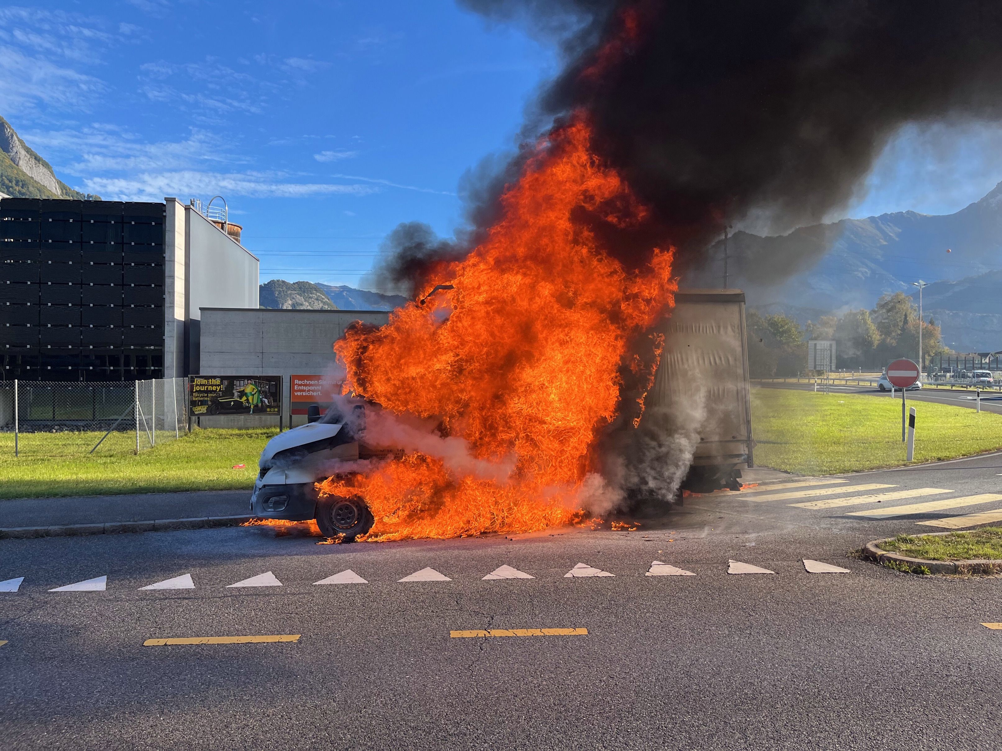 Fahrzeugbrand auf der A3.