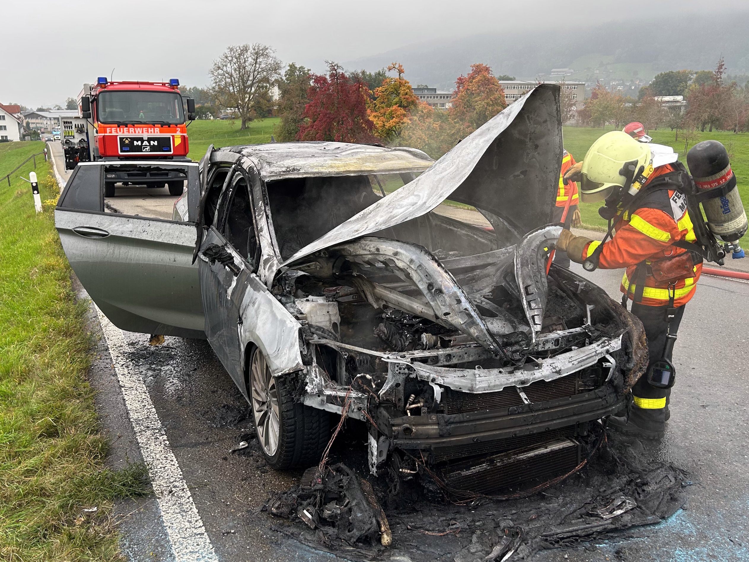 Fahrzeugbrand in Mörschwil: Lenker erleidet leichte Verletzungen Fahrzeugbrand in Mörschwil: Lenker erleidet leichte Verletzungen