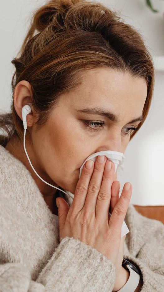 Gefahr durch Niesen: So verbreiten sich Viren blitzschnell