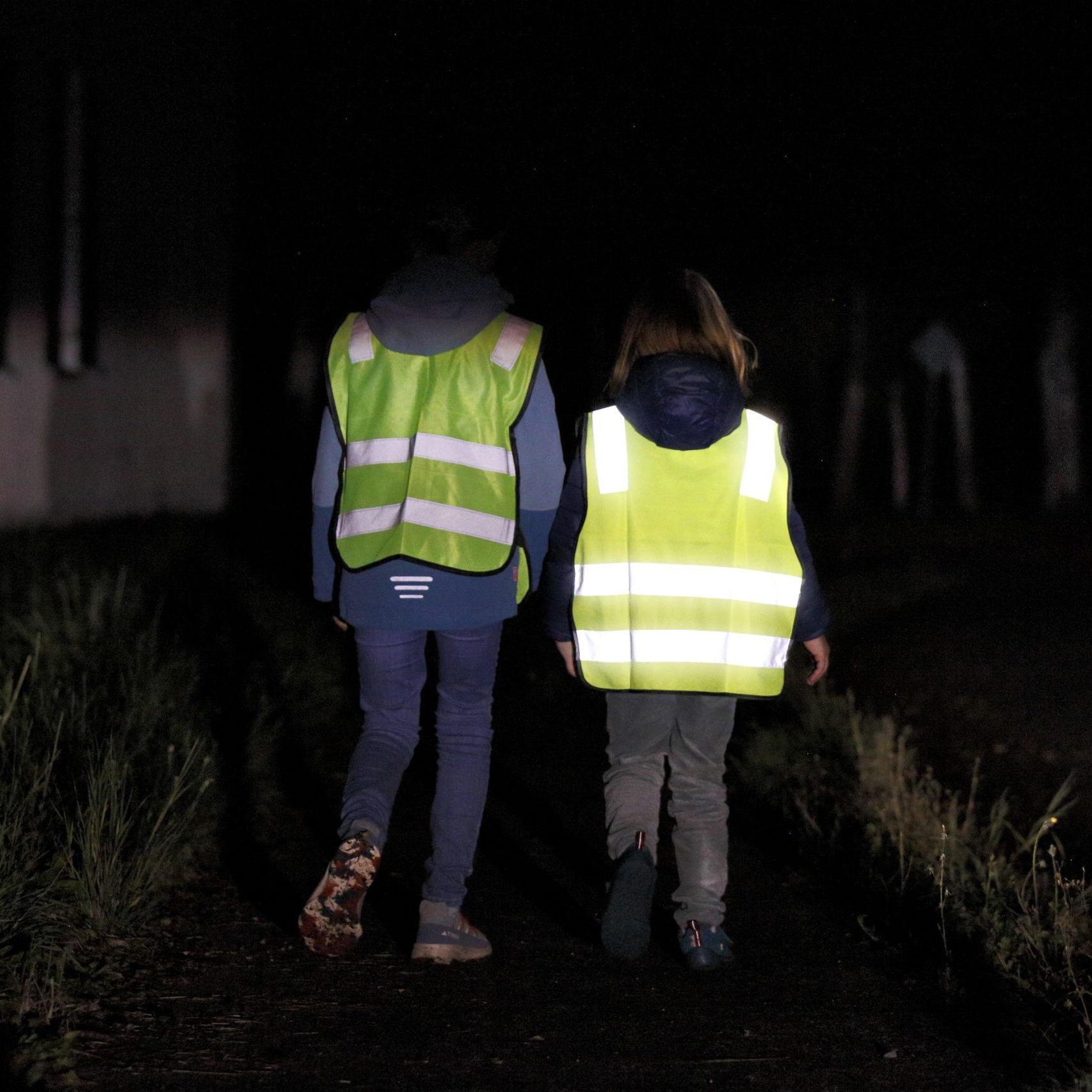 Mehr als die Hälfte der getesteten Kinder-Warnwesten reflektieren nicht.