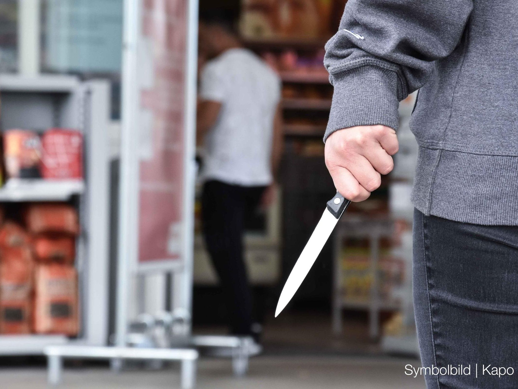 Innerhalb von nur 15 Minuten sind am Dienstag in Gossau SG zwei Raubüberfälle verübt worden. (Symbolbild) Innerhalb von nur 15 Minuten sind am Dienstag in Gossau SG zwei Raubüberfälle verübt worden. (Symbolbild)