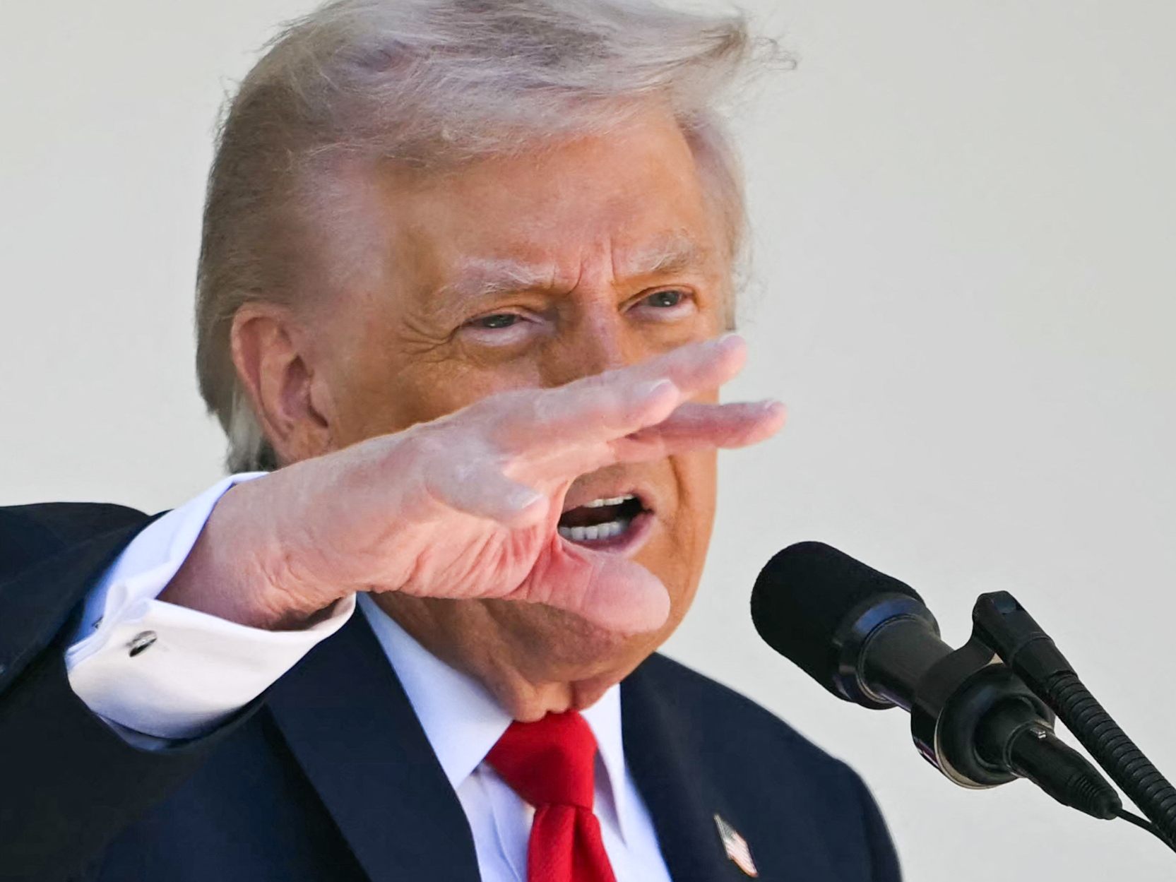 USA verhängen Sanktionen gegen Russlands Öl-Industrie und Trump sagt Treffen mit Putin in Budapest ab. USA verhängen Sanktionen gegen Russlands Öl-Industrie und Trump sagt Treffen mit Putin in Budapest ab.
