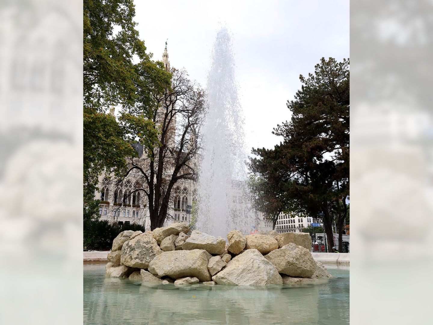 Die Rathausbrunnen erstrahlen in neuem Glanz.
