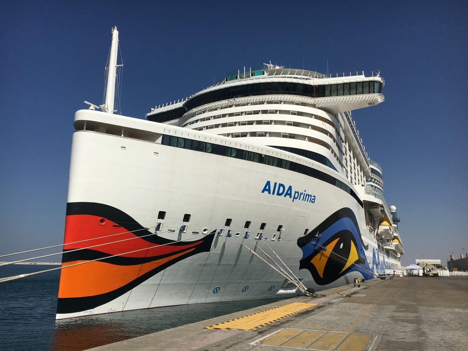 Gleich zwei Kreuzfahrten mussten wegen eines Sturms abgebrochen werden. Gleich zwei Kreuzfahrten mussten wegen eines Sturms abgebrochen werden.