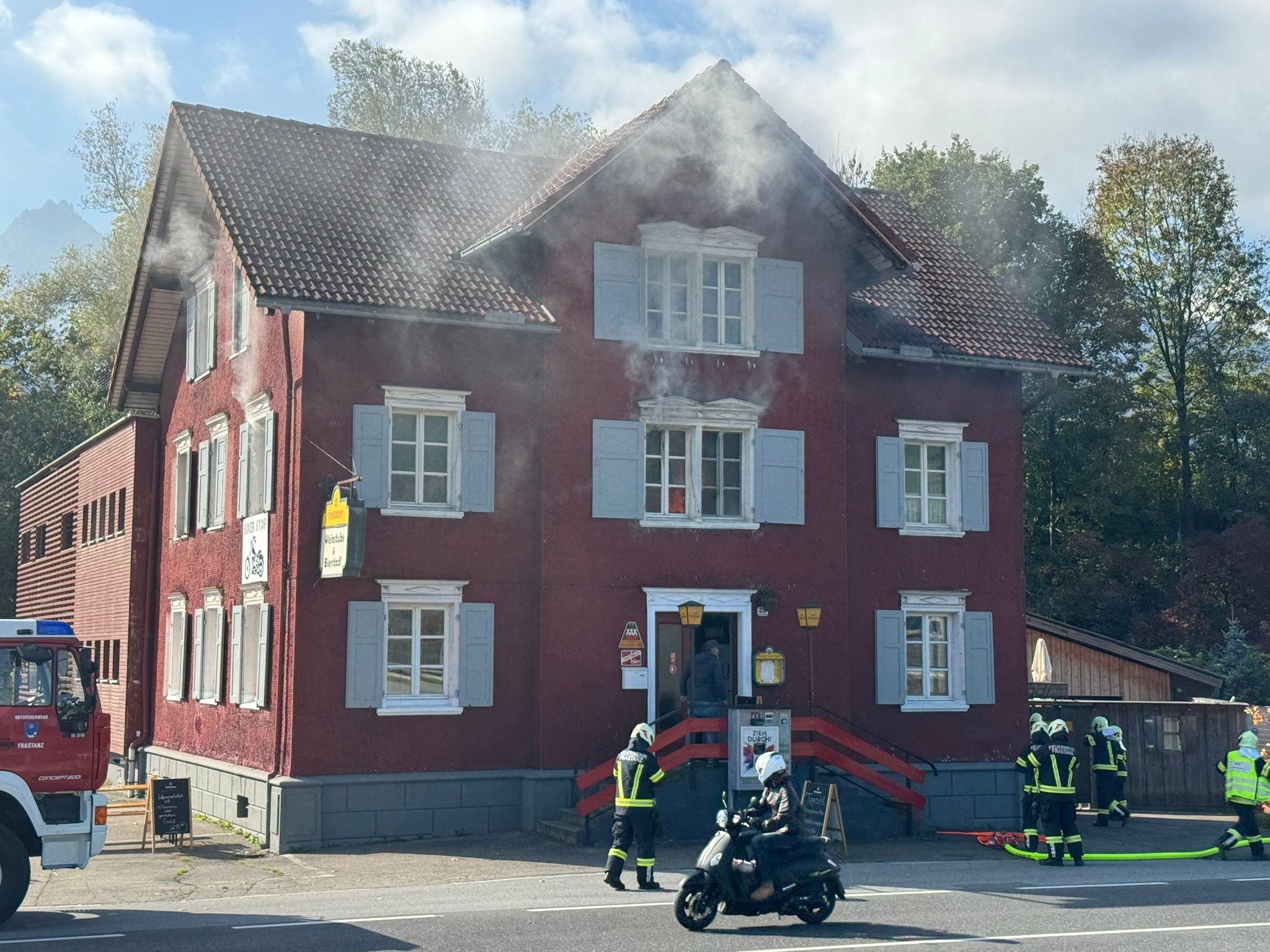 Brand-in-Frastanz-Feuerwehr-Einsatz-in-der-Sonnenberger-Stra-e
