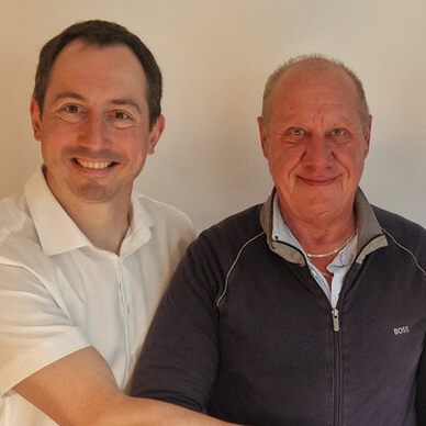 (v.l.): Martin Piller, Franz Sommer und Bernhard Platzer besiegeln den Verkauf.