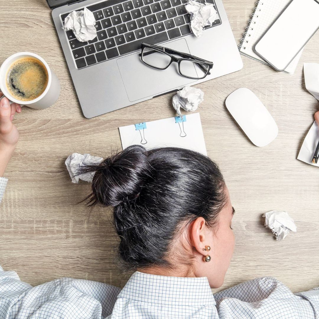 Immer mehr US-Techfirmen setzen auf das umstrittene „996“-Modell mit 72 Stunden pro Woche. Experten warnen vor Burnout und Produktivitätseinbußen.