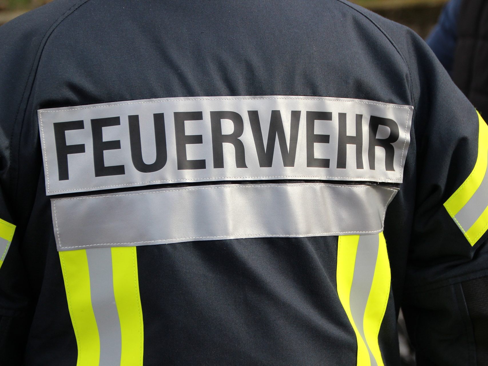 Mehrere Feuerwehrleute wurden durch Stichflammen verletzt.