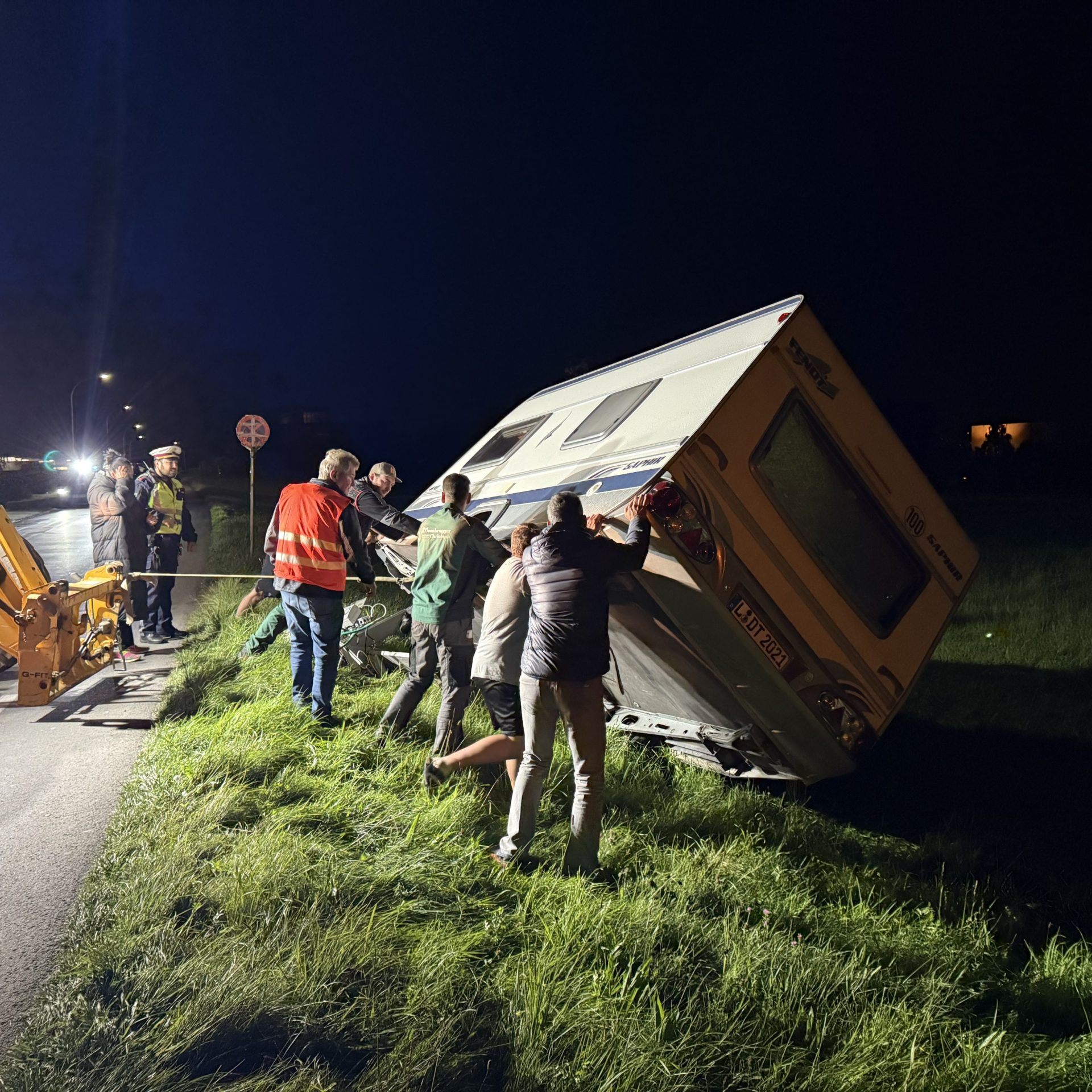 Ein umgekippter Wohnwagen sorgt für einen Netzausfall in Hörbranz.