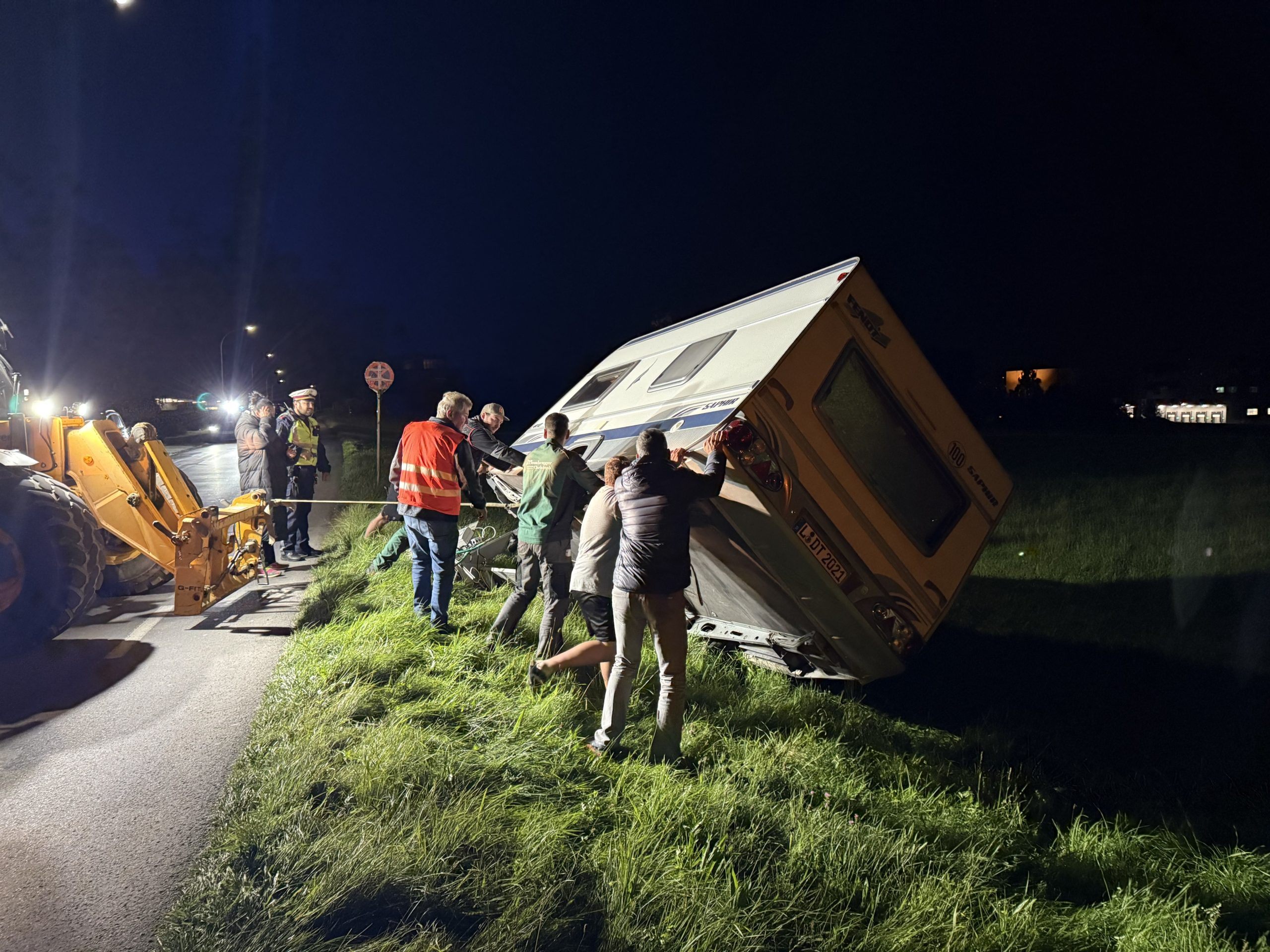 Ein umgekippter Wohnwagen sorgt für einen Netzausfall in Hörbranz.
