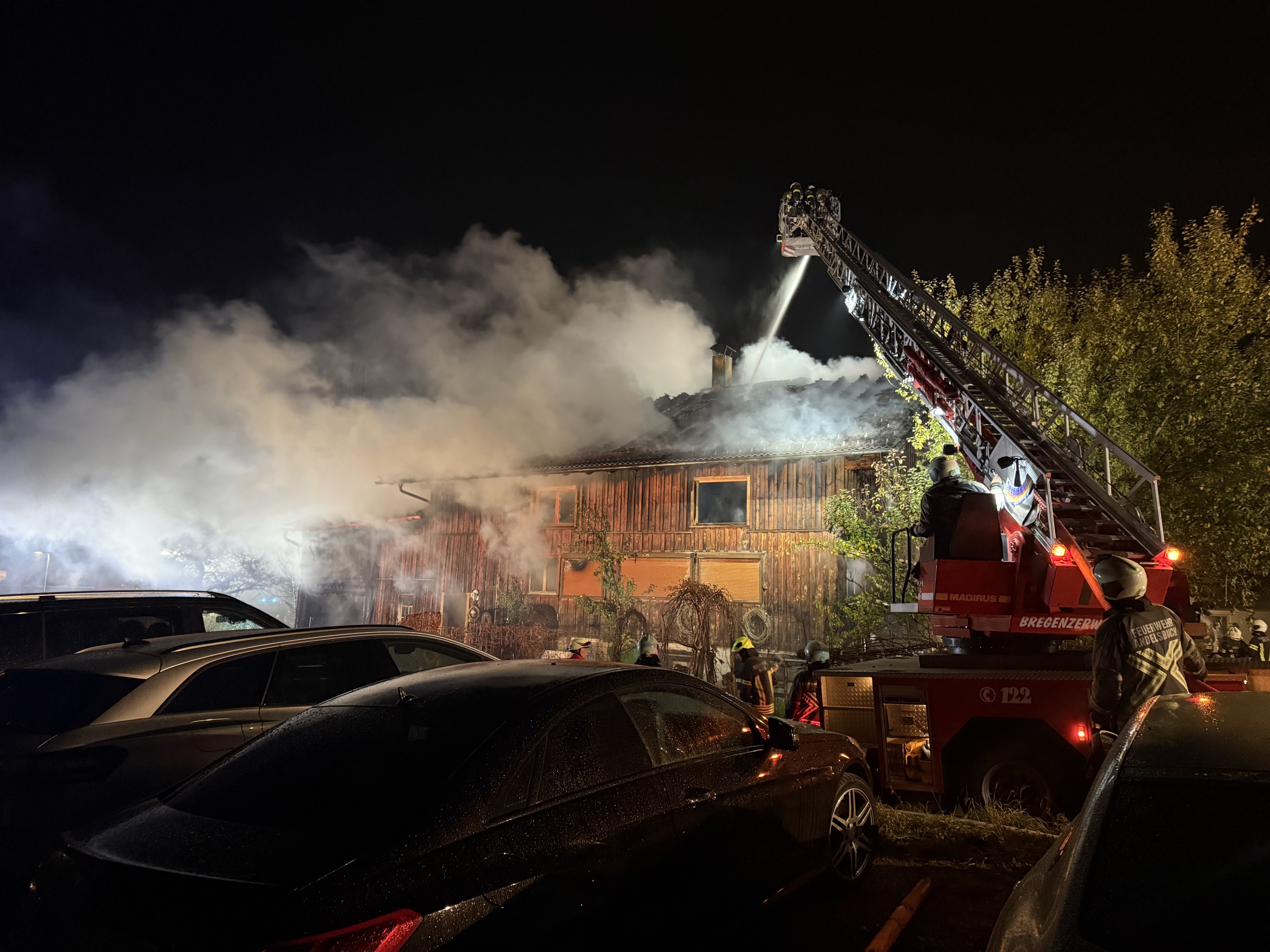 Großbrand in Bezau: 200 Feuerwehrleute im Einsatz