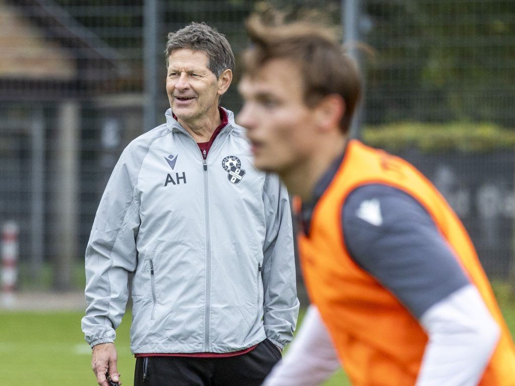 Zum-Heraf-Comeback-kommt-ganz-harter-Brocken