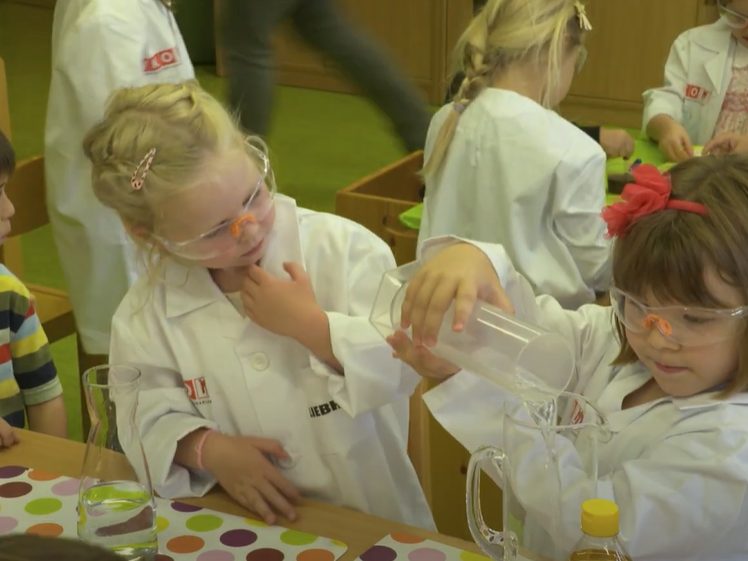 Sp-rnasenecke-in-Feldkirch-Wie-Kinder-spielerisch-die-Welt-erforschen