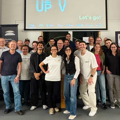 Die 20 Teams der zweiten Runde mit ihren Coaches: Vielleicht steckt unter ihnen ein zukünftiger Global Player.