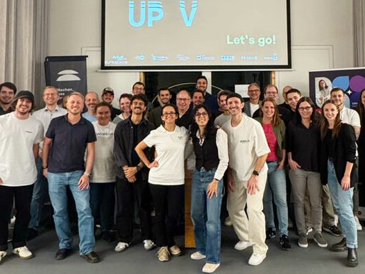 Die 20 Teams der zweiten Runde mit ihren Coaches: Vielleicht steckt unter ihnen ein zukünftiger Global Player.