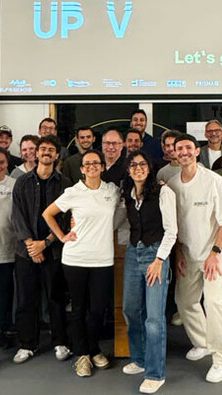 Die 20 Teams der zweiten Runde mit ihren Coaches: Vielleicht steckt unter ihnen ein zukünftiger Global Player.