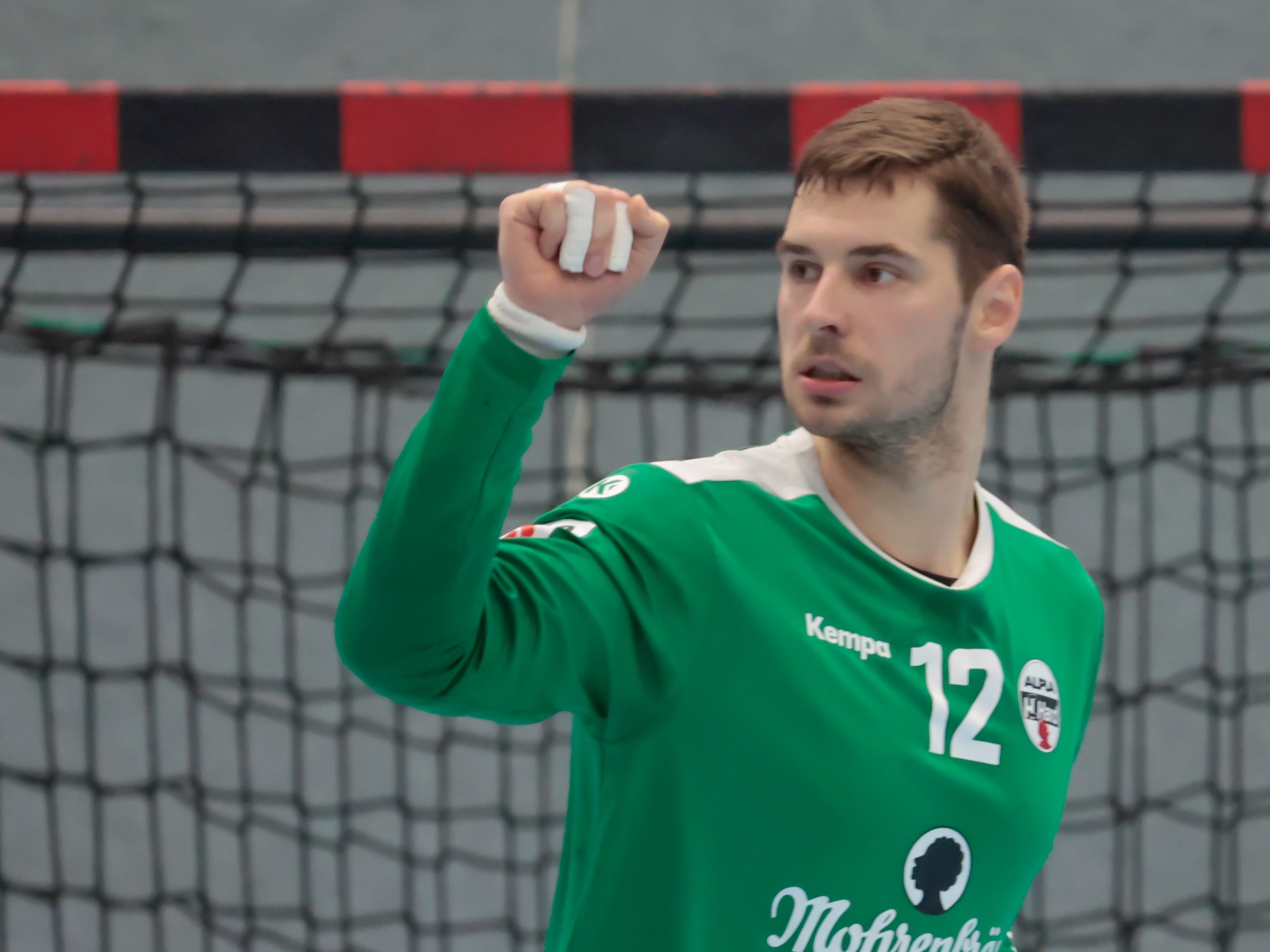 Hard-meldet-sich-mit-Heimsieg-zur-ck