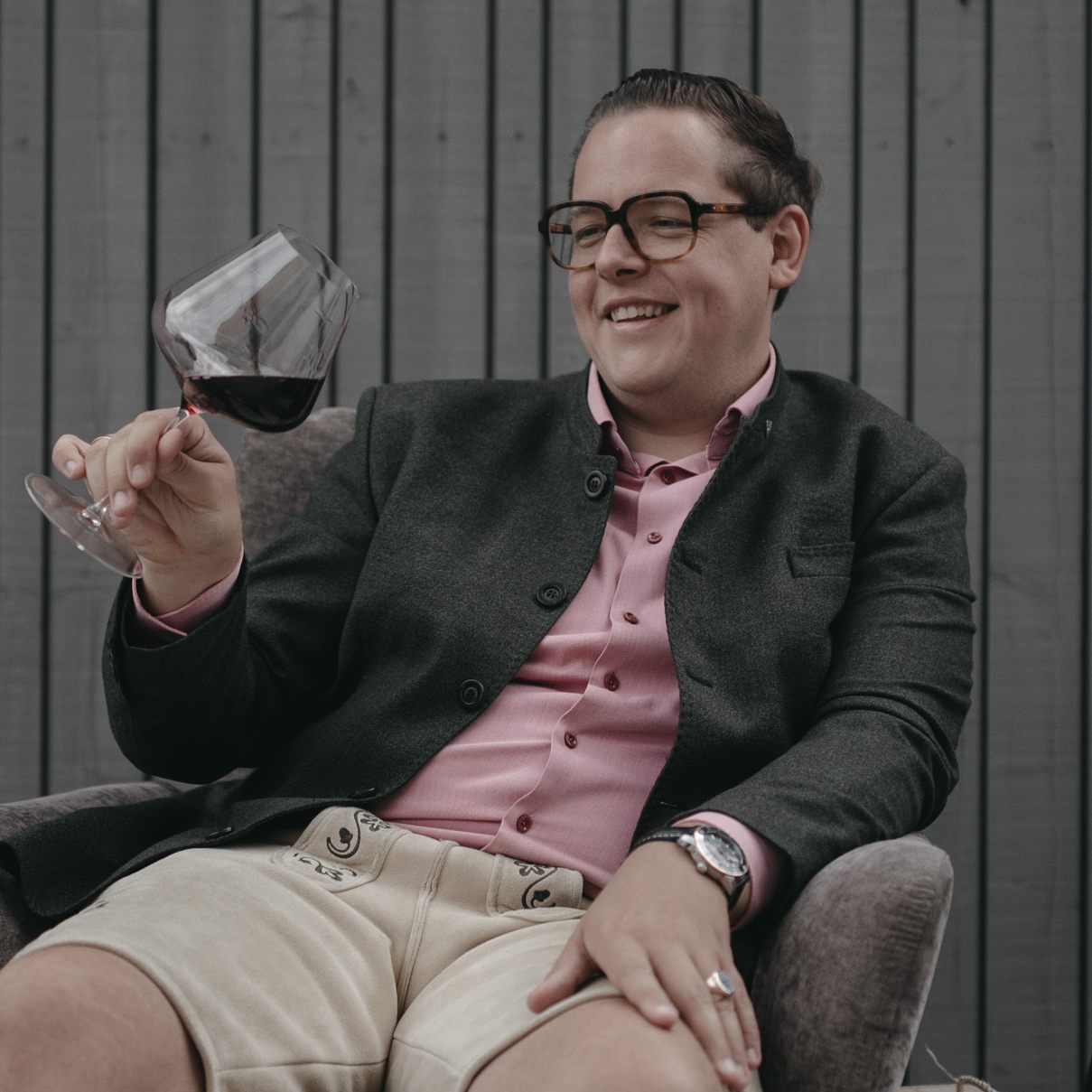 Maximilian Steinfeld ist ausgebilderter Sommelier und Gastgeber des Hauses und darf sich über die Auszeichung "Weinkarte des Jahres" 2026 freuen.