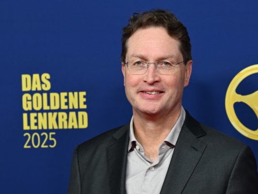 Mercedes-Benz-r-ckt-offenbar-von-Luxusstrategie-ab