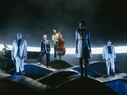 -quot-Traumnovelle-quot-im-Volkstheater-Ist-doch-alles-gut-