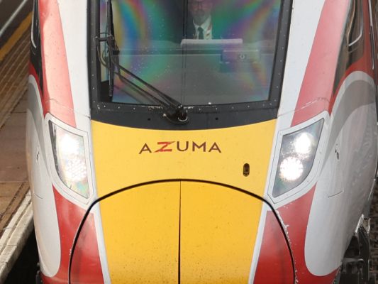 Verd-chtiger-nach-Messerattacke-in-britischem-Zug-angeklagt