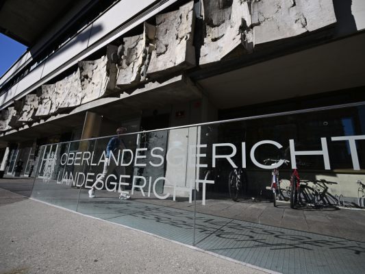 Frau-starb-an-Dehydrierung-Tochter-und-Enkel-vor-Gericht