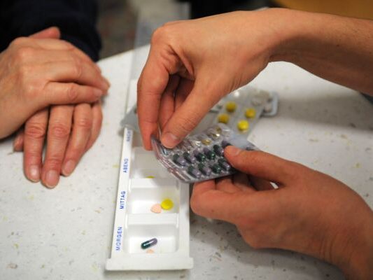 Pflege-Kritik-an-restriktiven-Vorgaben-bei-Medikamentengabe