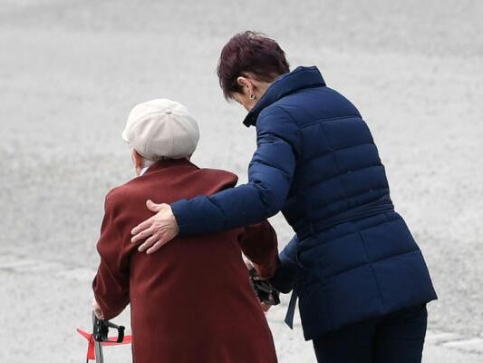 Regierung-nimmt-Anlauf-zu-mehr-Qualit-t-bei-24-h-Betreuung