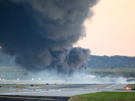 Mehrere-Verletzte-bei-Absturz-von-Frachtmaschine-in-USA