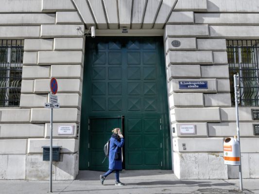 Prozess-um-von-Wiener-Stra-enbr-cke-geworfene-Steine