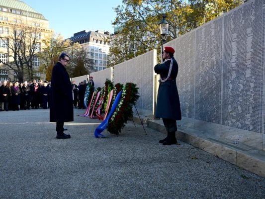 -quot-Licht-der-Hoffnung-quot-zum-Jahrestag-der-Novemberpogrome