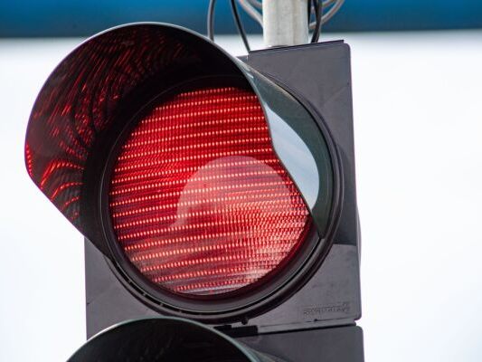 Autolenkerin-kollidiert-mit-Salzburger-Lokalbahn