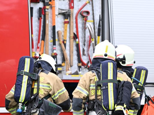 Gro-einsatz-wegen-Brand-in-ehemaliger-Volksschule-in-K-rnten