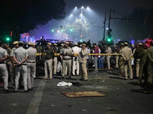Mindestens-acht-Tote-bei-Explosion-eines-Autos-in-Neu-Delhi