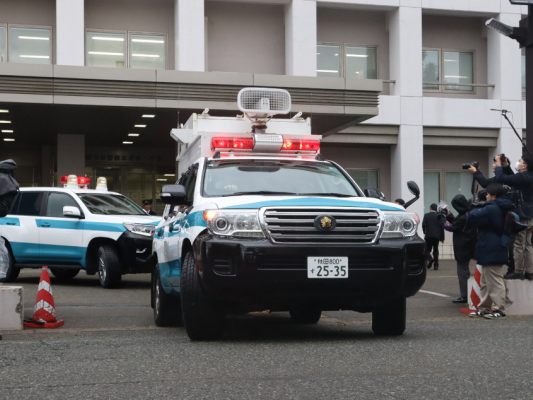 Japanische-Polizei-darf-mit-Gewehren-auf-B-ren-schie-en