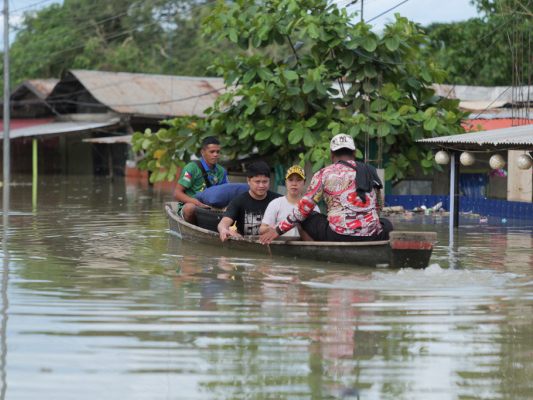Zorn-ber-quot-Phantom-quot-Schutzbauten-nach-Taifun-auf-Philippinen