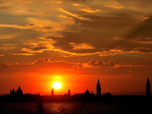 Venedig-winkt-ber-Winter-mit-einmaligen-Kunstschauen
